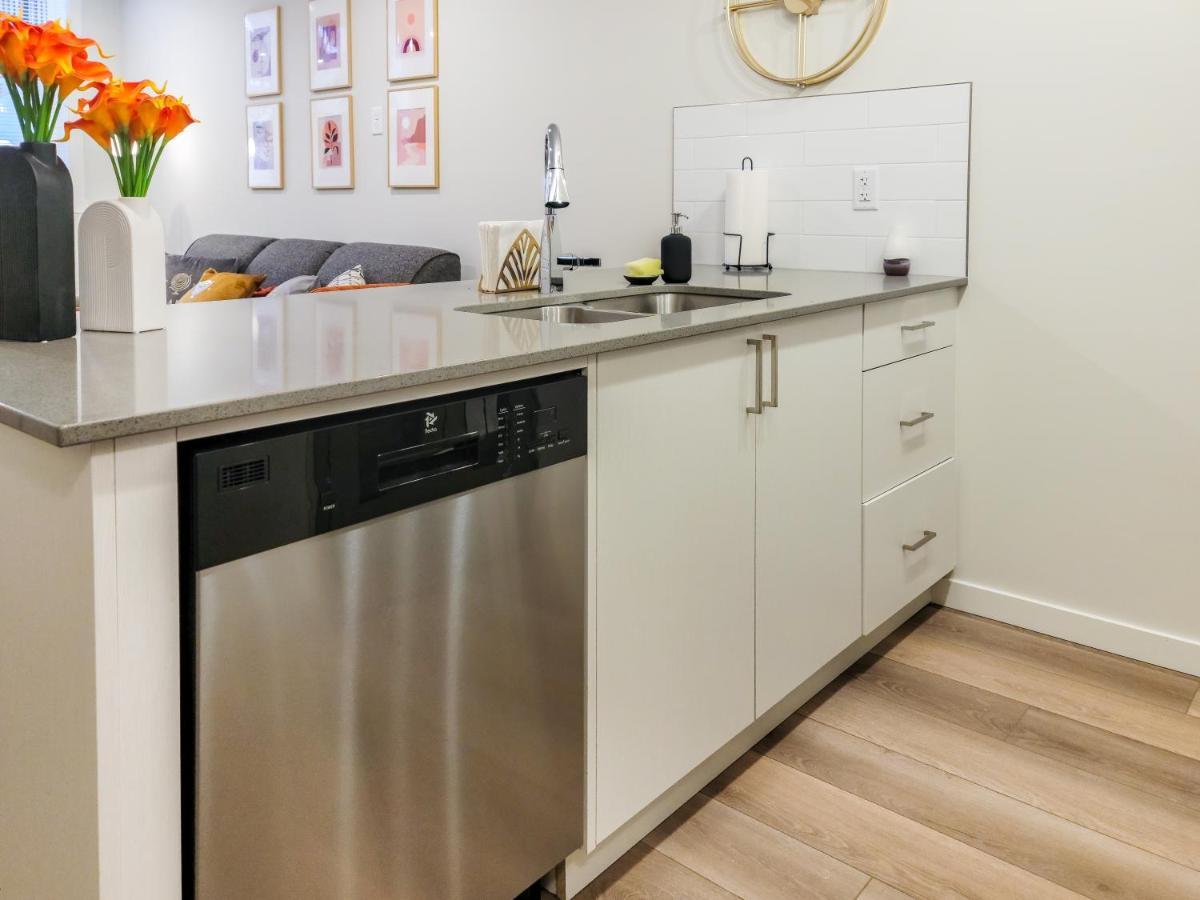 Globalstay New Apartments In Cranbrook Free Street Parking Calgary Extérieur photo